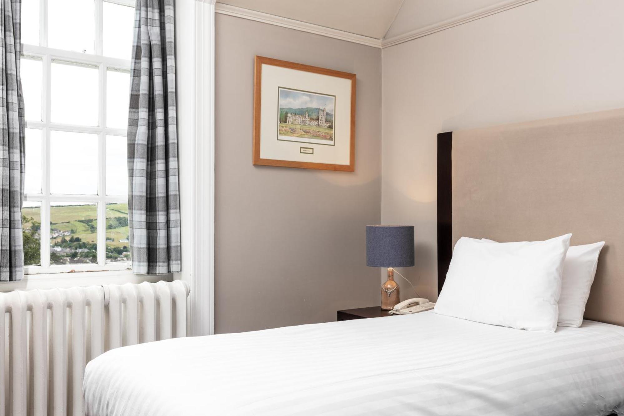 Tulloch Castle Hotel ‘A Bespoke Hotel’ Dingwall Exterior foto